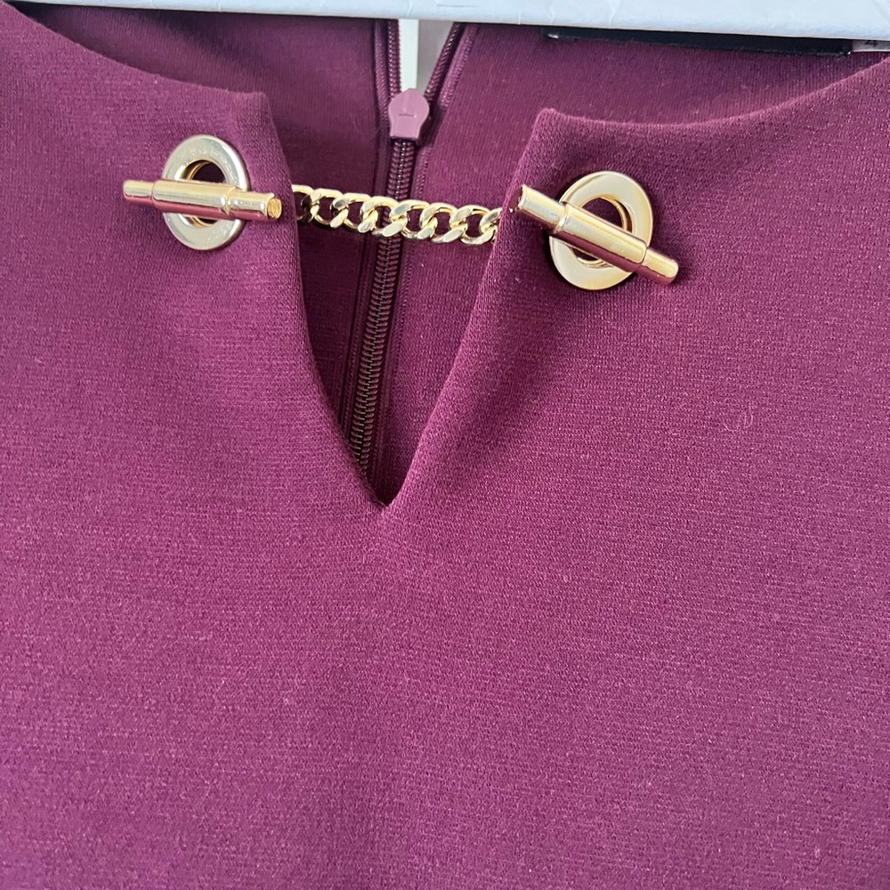 Beautiful fitted dress for work or dinner.